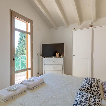 Villino Esse, Libero Su 4 Lati Piu Dependance Nel Cuore Della Versilia Marina di Pietrasanta Ngoại thất bức ảnh