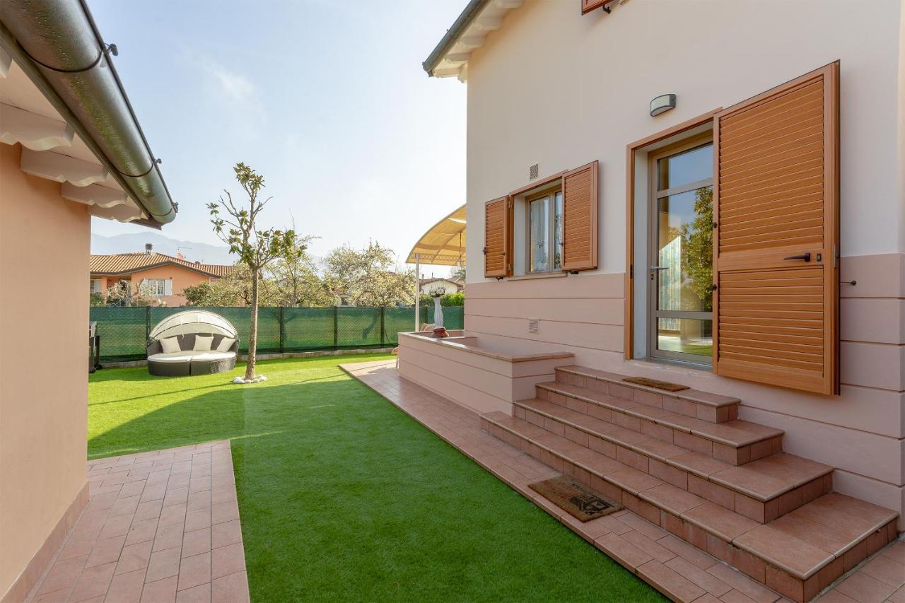 Villino Esse, Libero Su 4 Lati Piu Dependance Nel Cuore Della Versilia Marina di Pietrasanta Ngoại thất bức ảnh