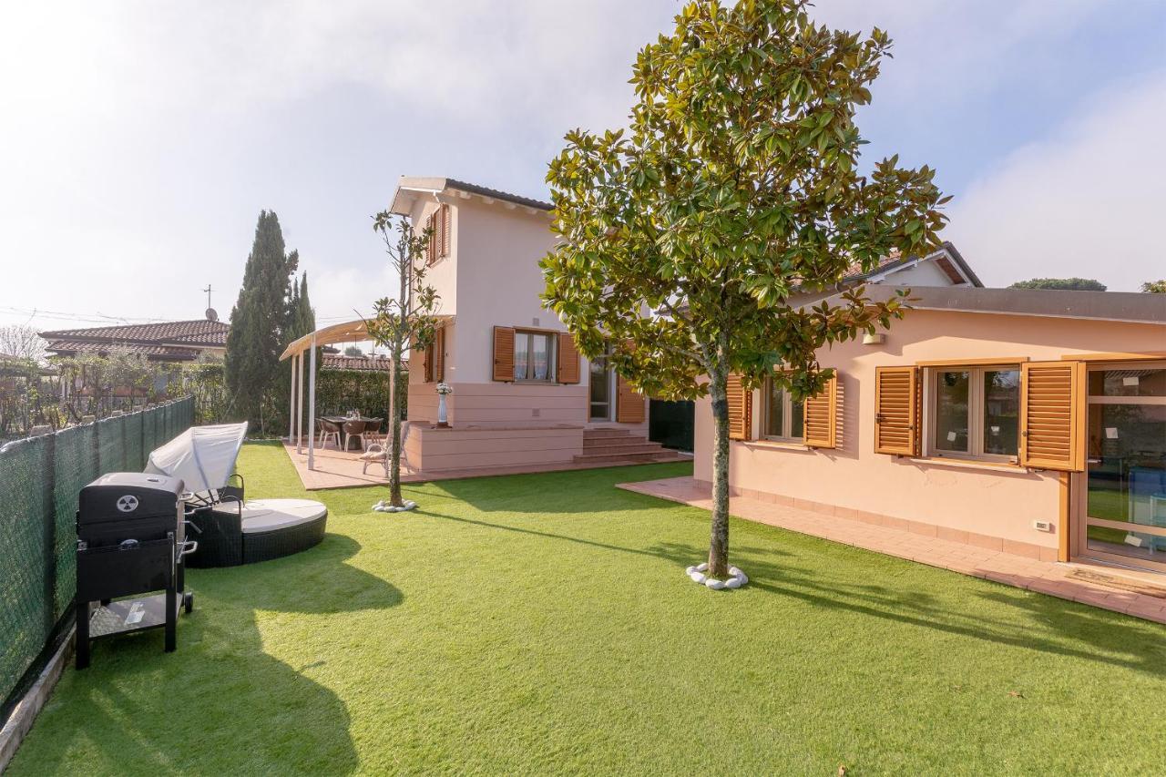 Villino Esse, Libero Su 4 Lati Piu Dependance Nel Cuore Della Versilia Marina di Pietrasanta Ngoại thất bức ảnh