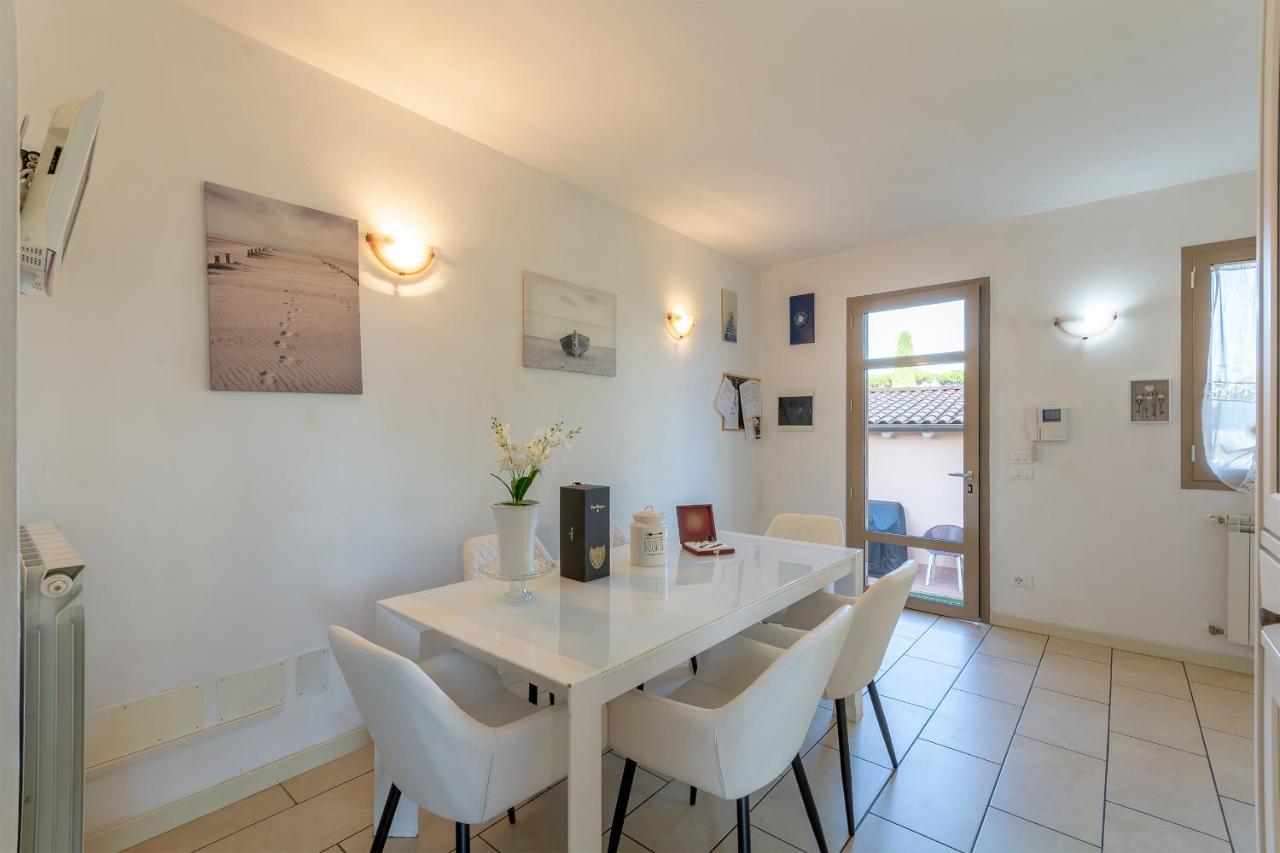 Villino Esse, Libero Su 4 Lati Piu Dependance Nel Cuore Della Versilia Marina di Pietrasanta Ngoại thất bức ảnh