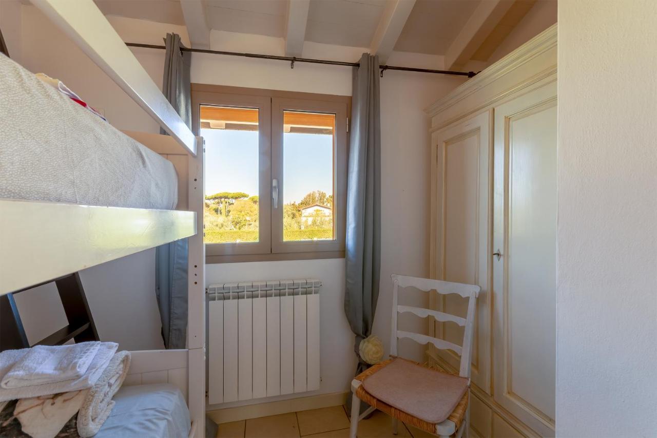 Villino Esse, Libero Su 4 Lati Piu Dependance Nel Cuore Della Versilia Marina di Pietrasanta Ngoại thất bức ảnh