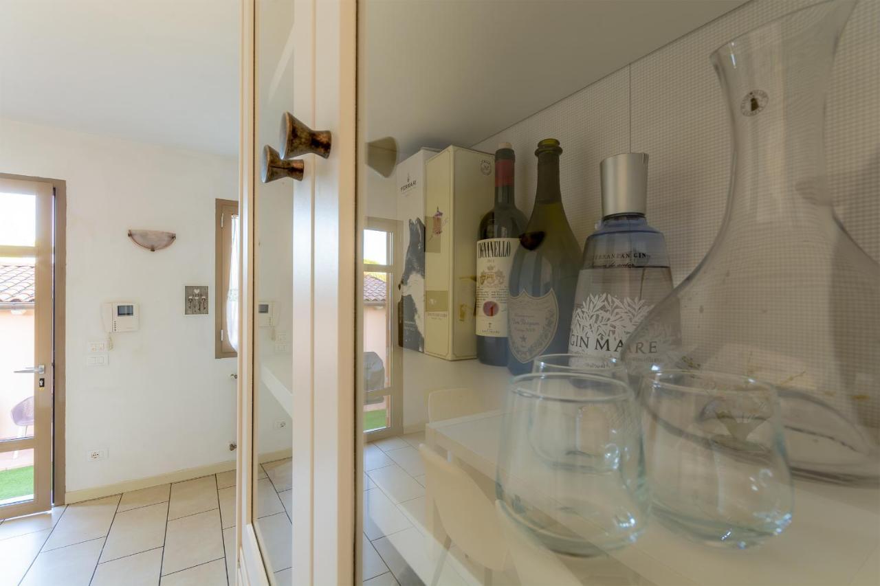 Villino Esse, Libero Su 4 Lati Piu Dependance Nel Cuore Della Versilia Marina di Pietrasanta Ngoại thất bức ảnh
