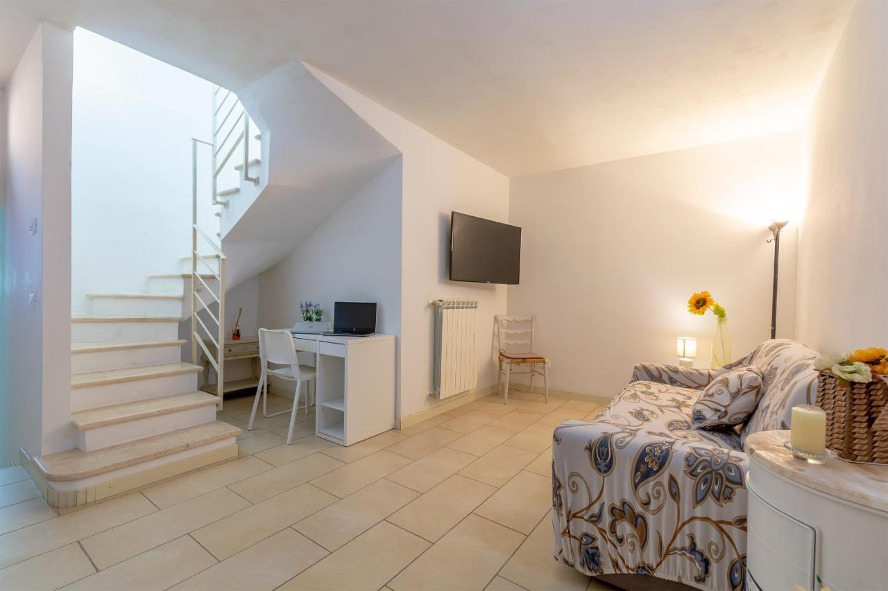 Villino Esse, Libero Su 4 Lati Piu Dependance Nel Cuore Della Versilia Marina di Pietrasanta Ngoại thất bức ảnh